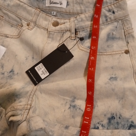 Shorts - Picture 2 of 3